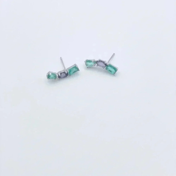 Flora Stud Earrings - Picture 3 of 4